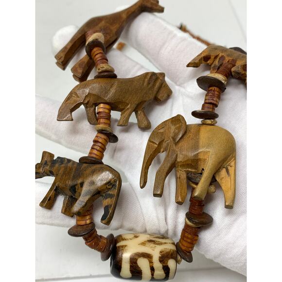 Vintage Carved Wooden Necklace Six Animal Theme Beaded 15" Long - Picture 6 of 7